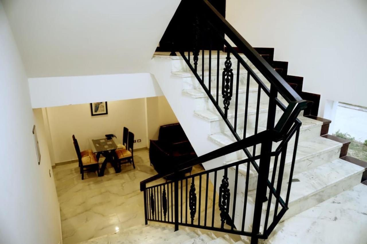 Country Inn Hotels & Resorts Vrindavan Bagian luar foto