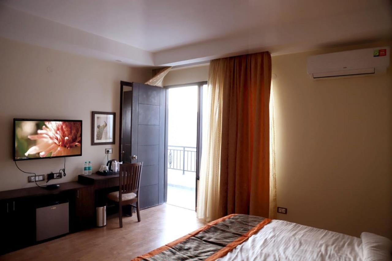 Country Inn Hotels & Resorts Vrindavan Bagian luar foto