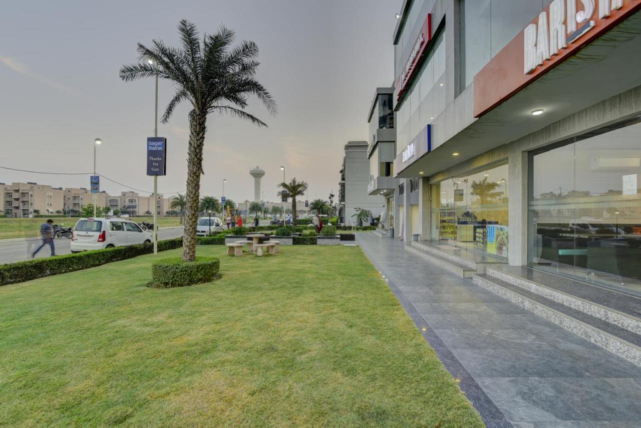 Country Inn Hotels & Resorts Vrindavan Bagian luar foto