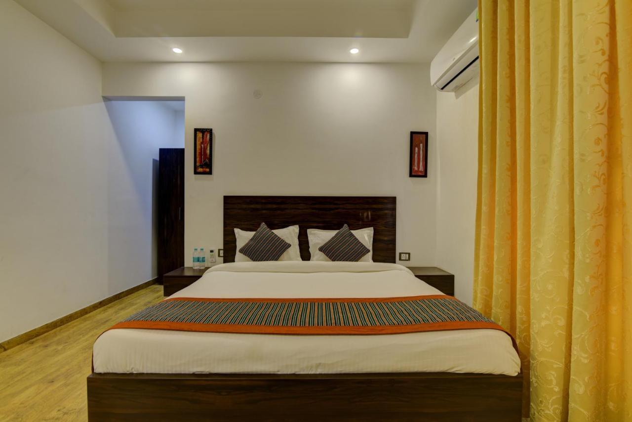 Country Inn Hotels & Resorts Vrindavan Bagian luar foto