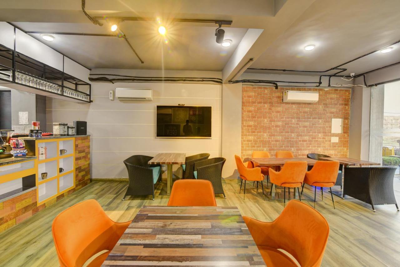 Country Inn Hotels & Resorts Vrindavan Bagian luar foto