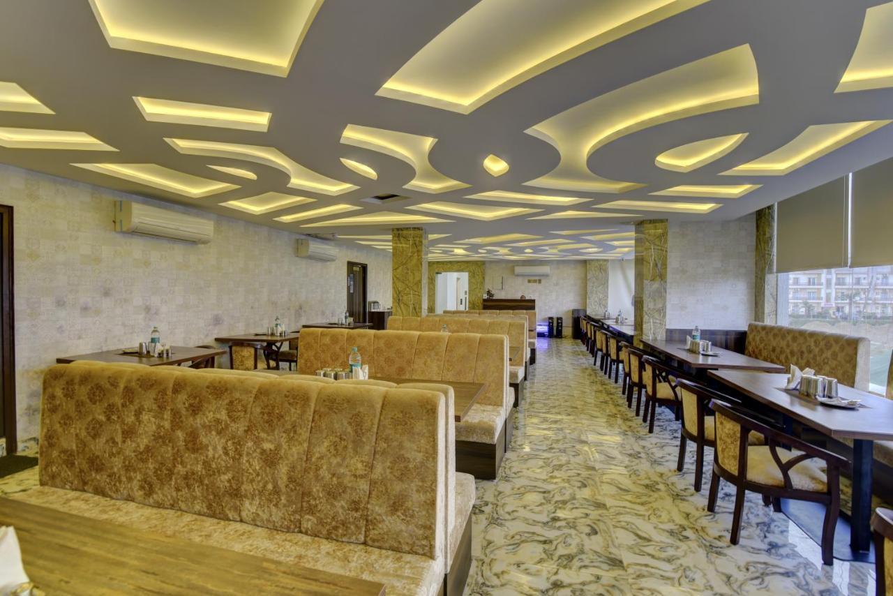 Country Inn Hotels & Resorts Vrindavan Bagian luar foto