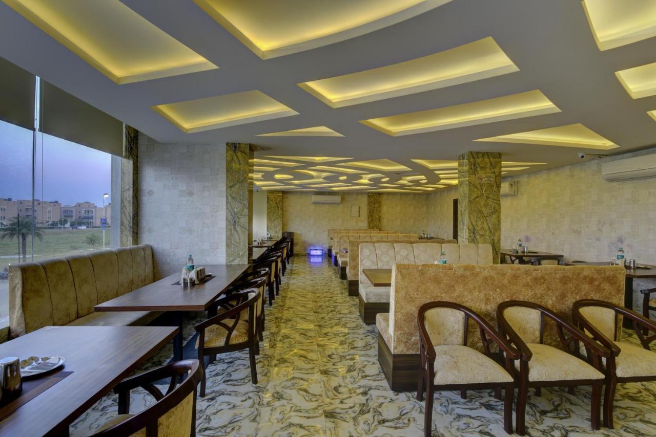 Country Inn Hotels & Resorts Vrindavan Bagian luar foto
