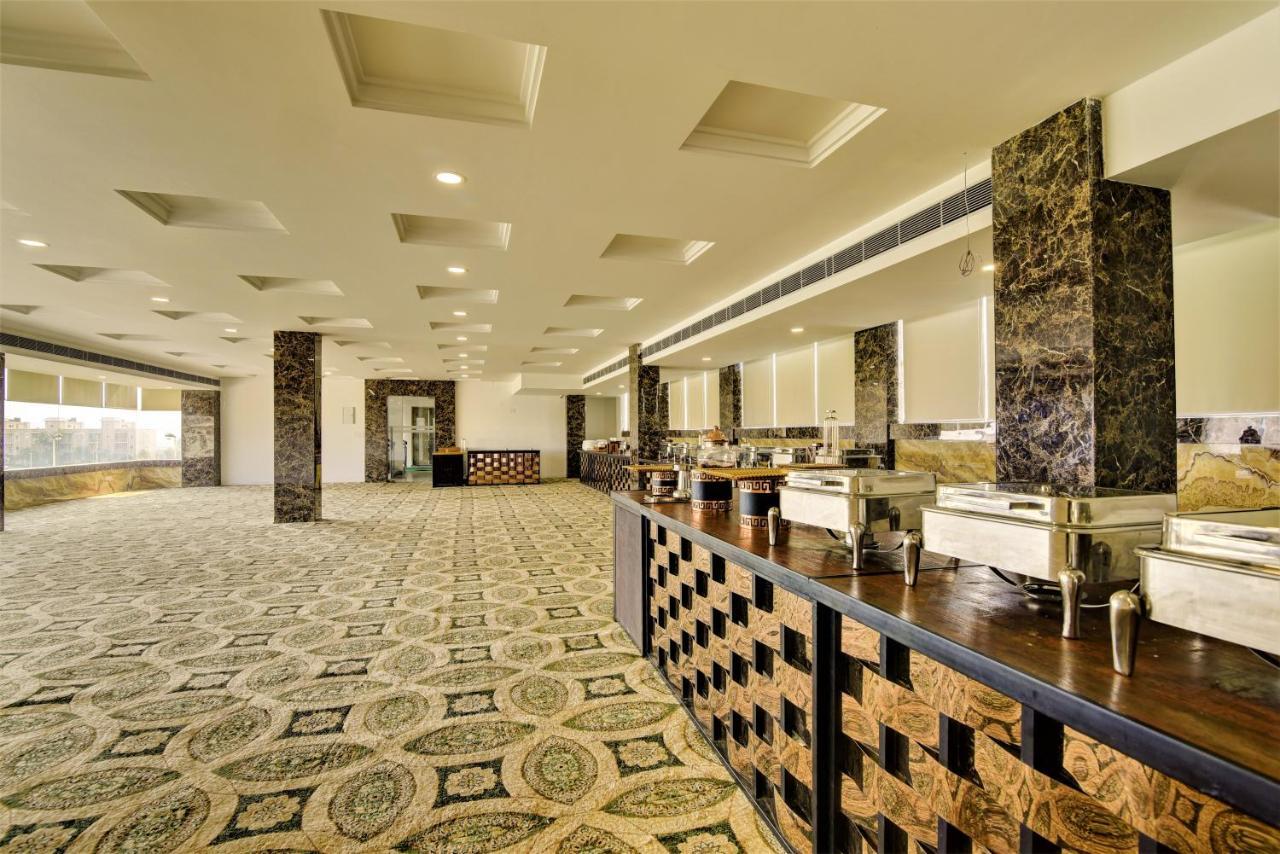 Country Inn Hotels & Resorts Vrindavan Bagian luar foto