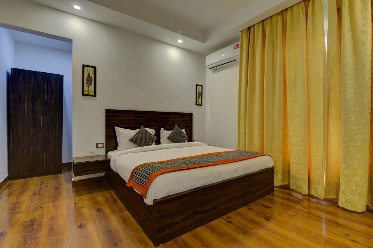 Country Inn Hotels & Resorts Vrindavan Bagian luar foto