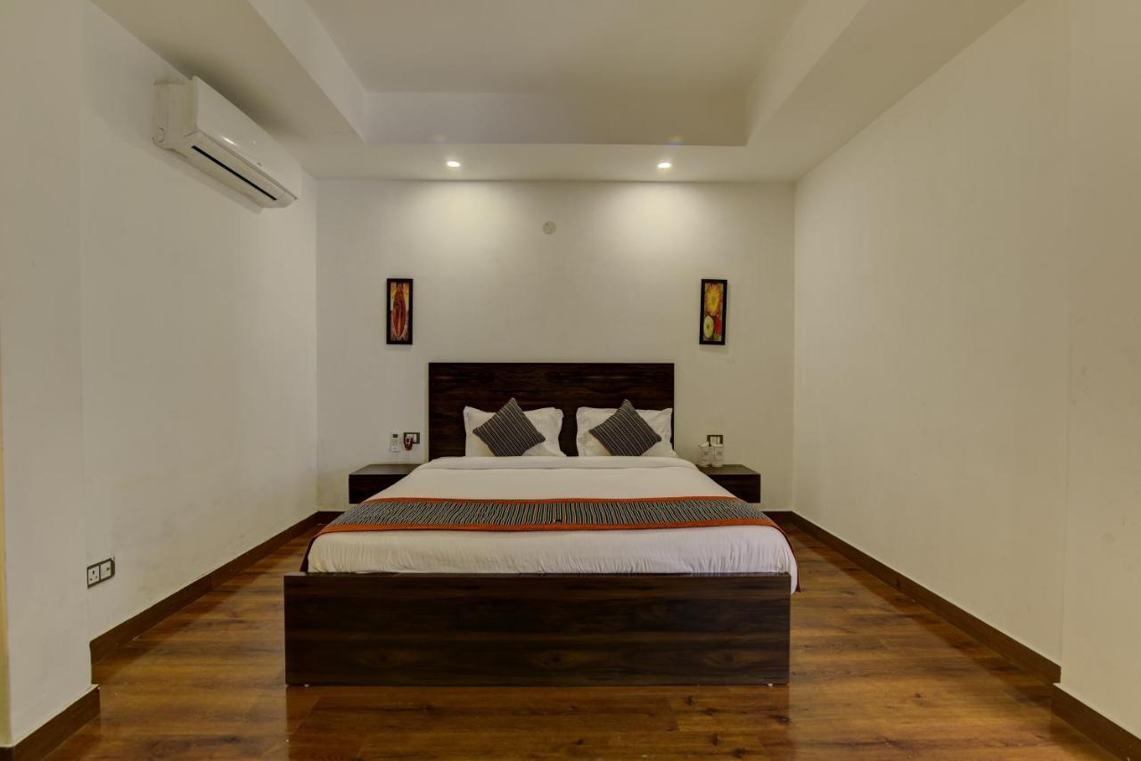 Country Inn Hotels & Resorts Vrindavan Bagian luar foto