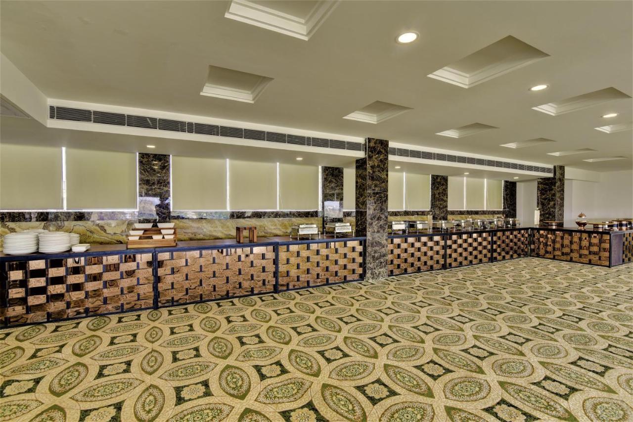 Country Inn Hotels & Resorts Vrindavan Bagian luar foto