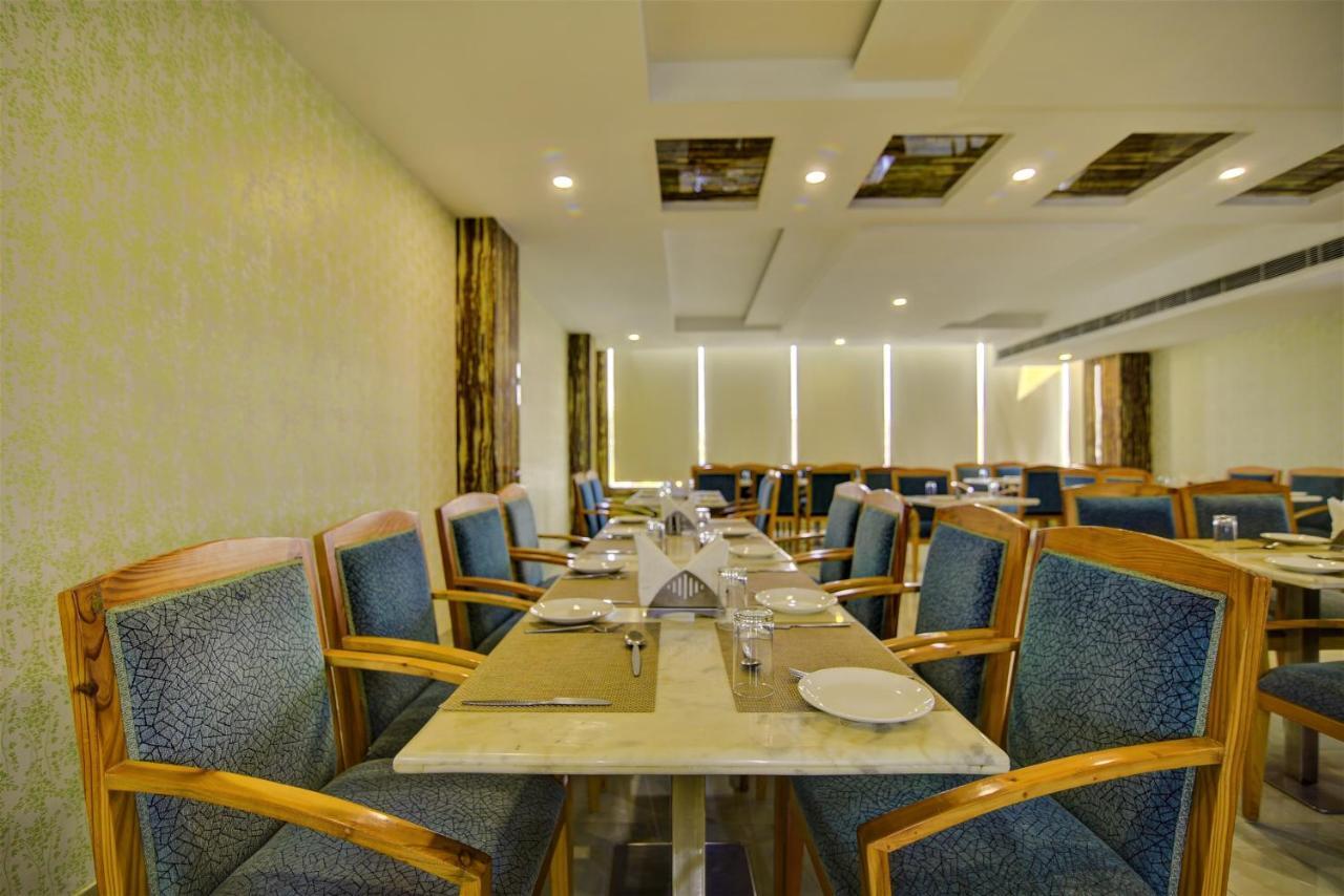 Country Inn Hotels & Resorts Vrindavan Bagian luar foto